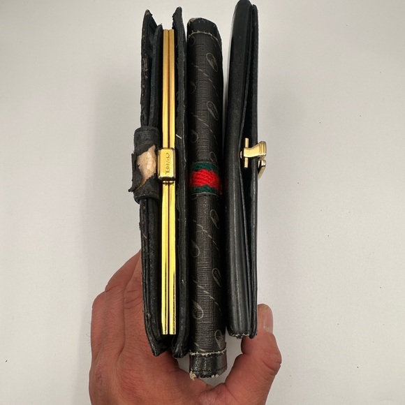 Gucci & Chanel wallet. These are rehab wallet. Please look at the pouch - Picture 3 of 9